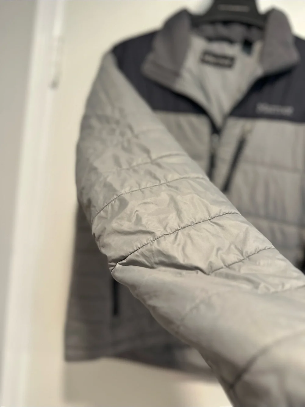 Marmot lightweight colorblock puffer jacket Sz:M gray black full-zip Outdoorsy.